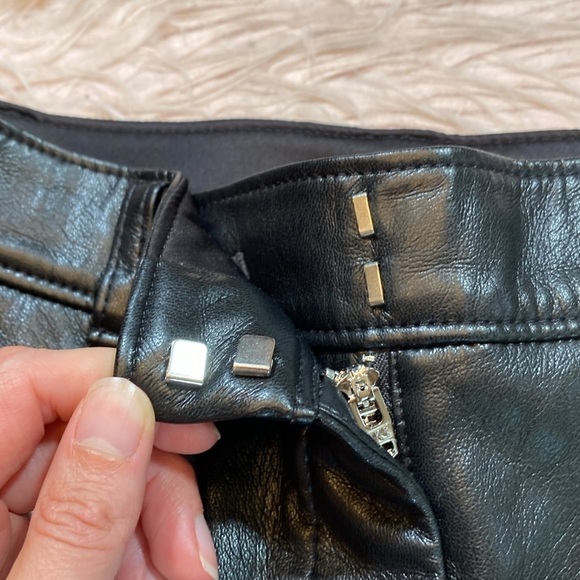 Aritzia Babaton Command Cropped High Rise Faux Leather Pants sz 4 - Picture 4 of 9